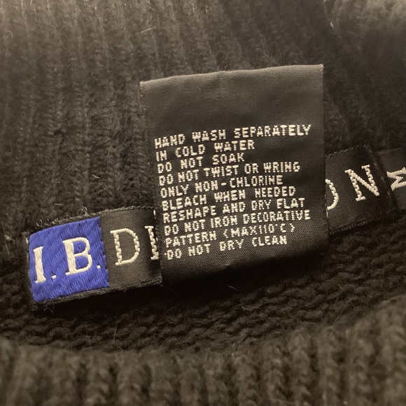 I.B. Delusion womens turtleneck sweater with bead worksize medium - Picture 7 of 7